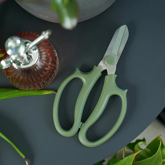 Sharp & Short Garden Scissors Olive Green