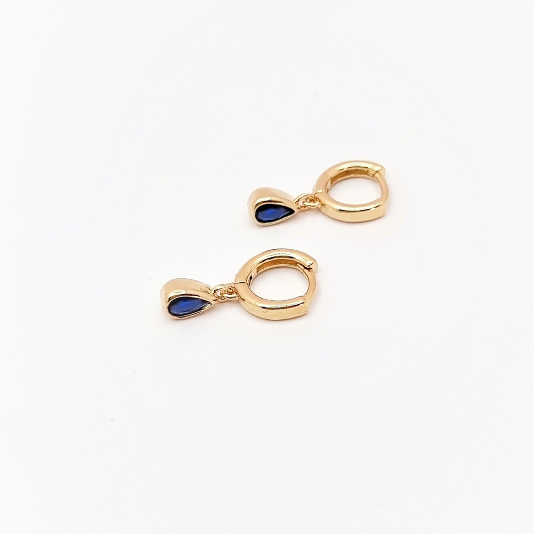 18k Gold Larme Sapphire Huggie Earrings