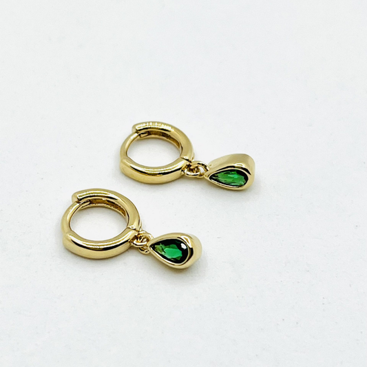 18k Gold Larme Emerald Huggie Earrings